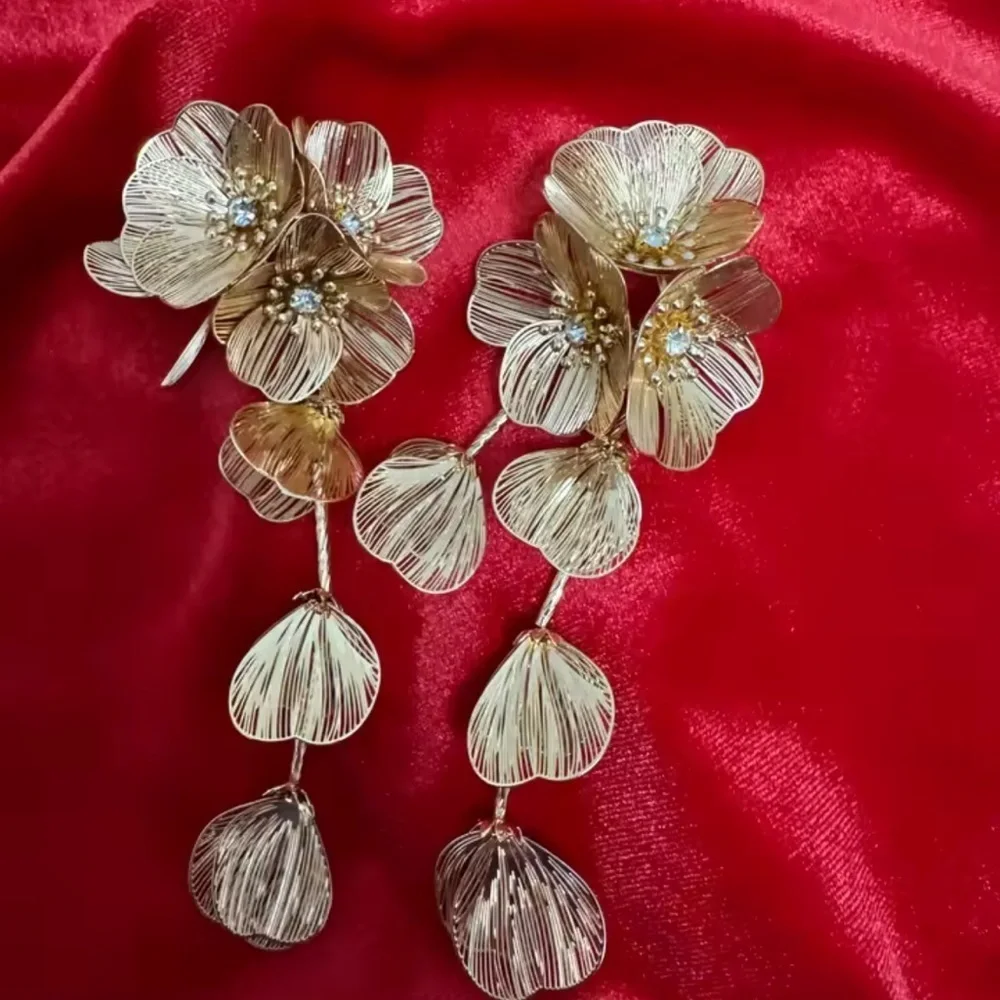 ZARA CASCADING GOLD KATE MIDDLETON FLORAL EARRINGS FLOWER GOLD BAFTAS